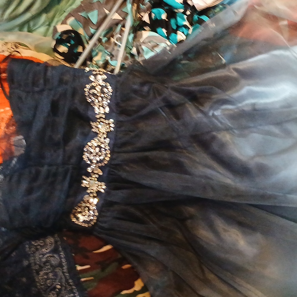 Dark blue, light blue and white to sheer, size 4